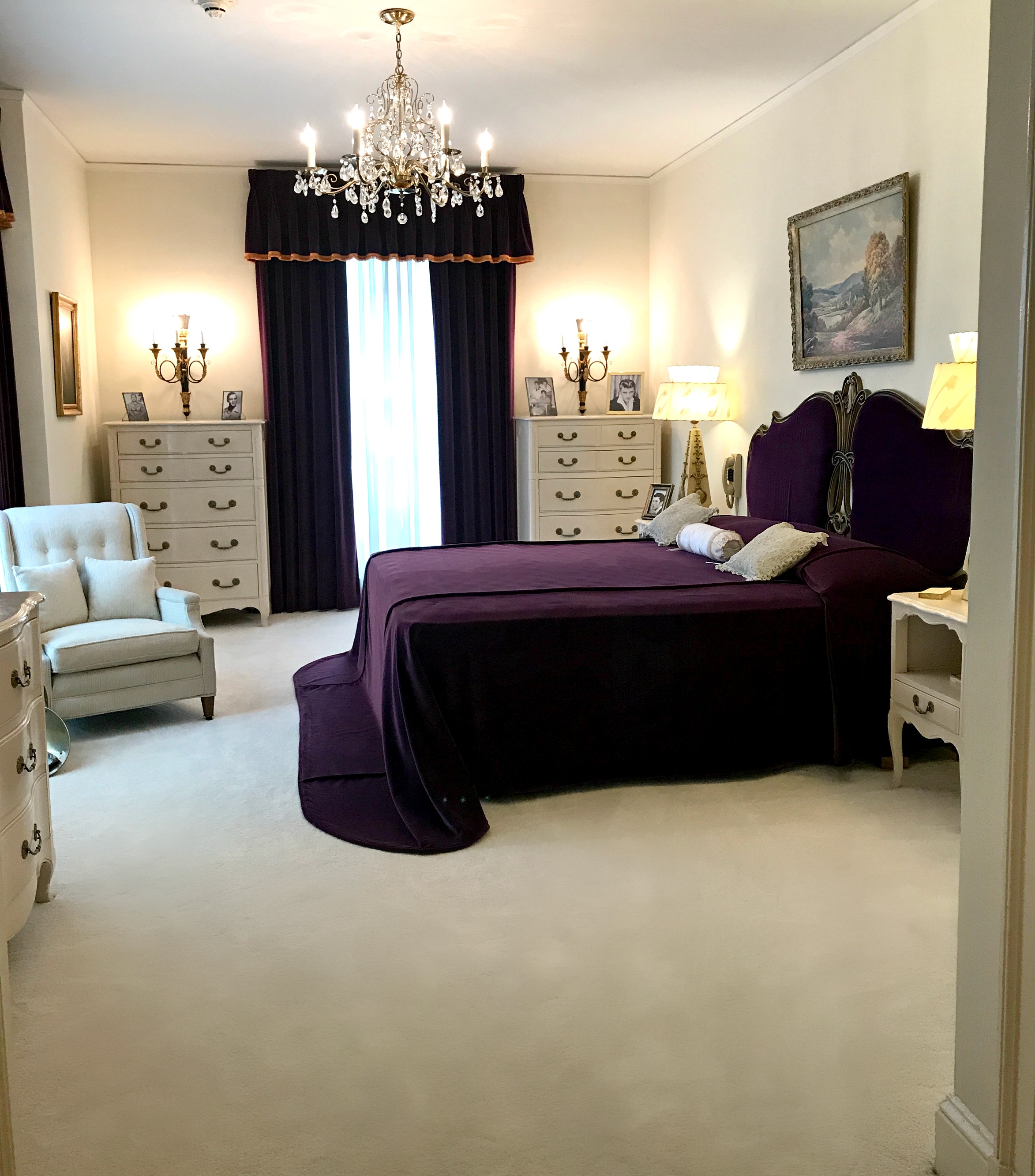 This Is Who Cleans Elvis'S Private Rooms At Graceland - tqexahp
